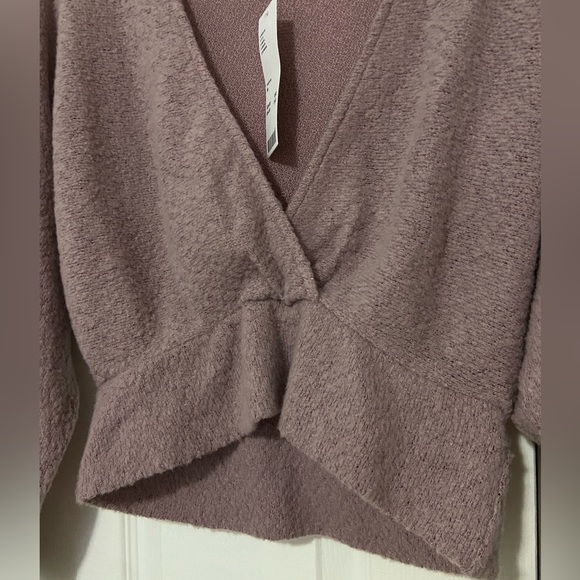 NWT Urban Outfitters Cropped Purple V Neck Sweater - Picture 2 of 5